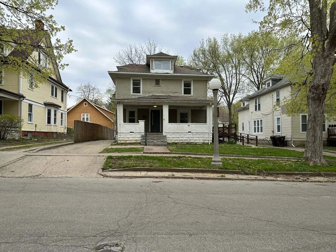 712 W California Ave, Urbana, IL 61801 House Rental in Urbana, IL
