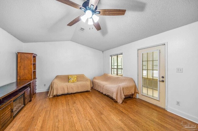 Building Photo - 6929 Summit Way