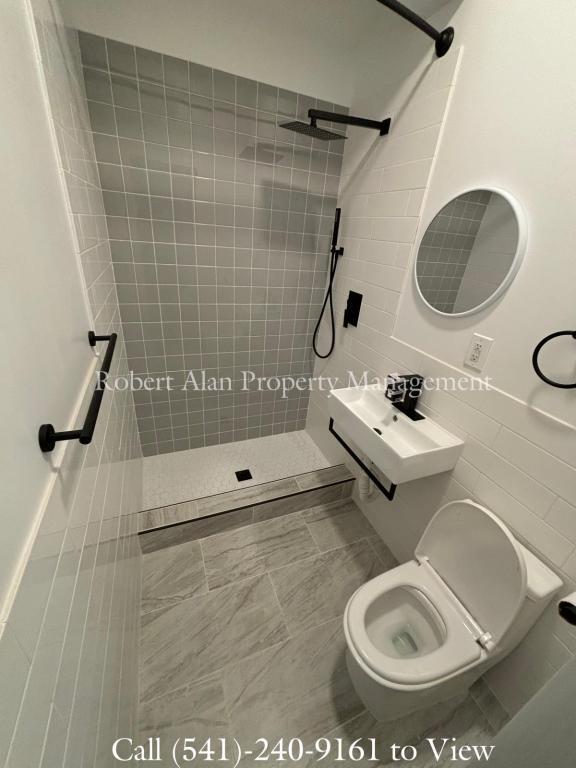 Foto del edificio - 119 SW Emigrant, Unit 2