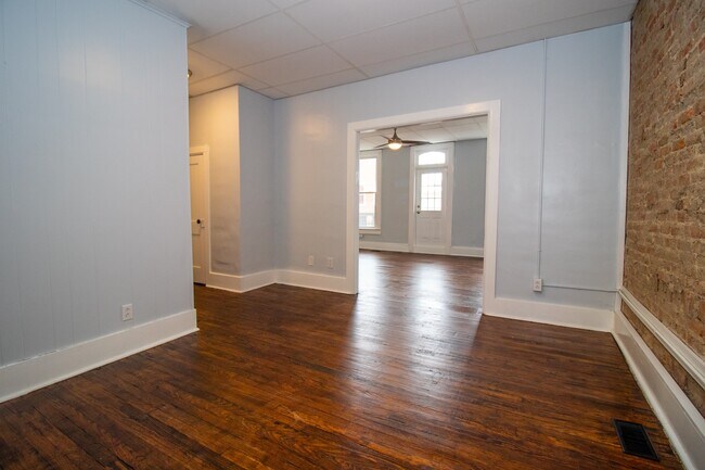 Building Photo - 125 S Main St