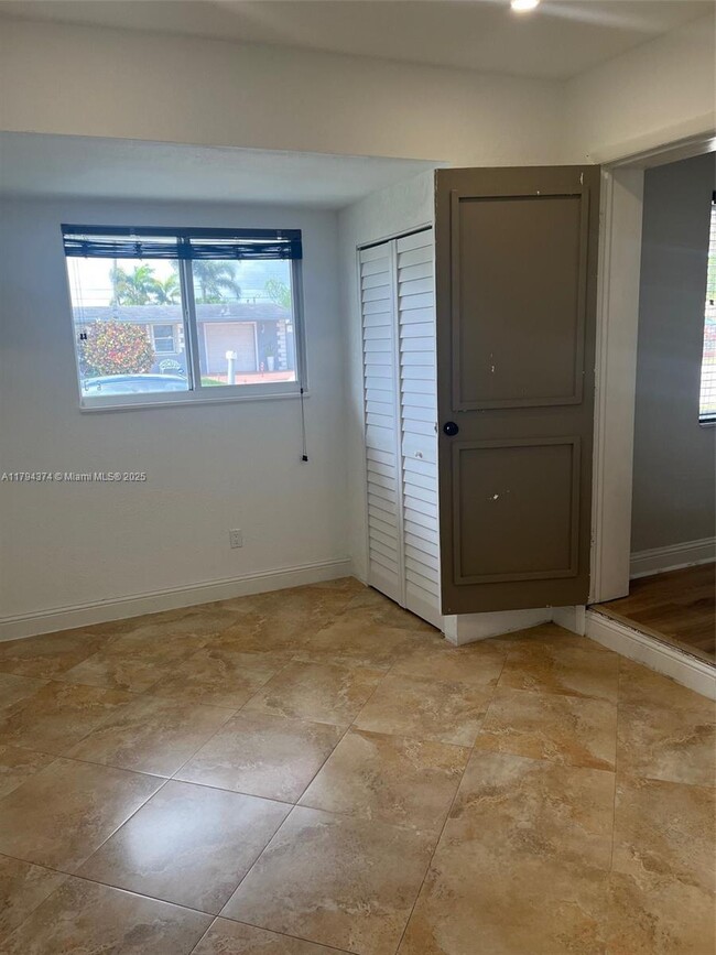 Foto del edificio - 7731 NW 32nd St