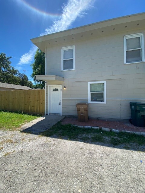 Foto del edificio - 902 W Lakeside Dr