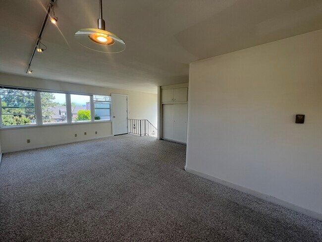 Building Photo - 2015 43rd Ave E