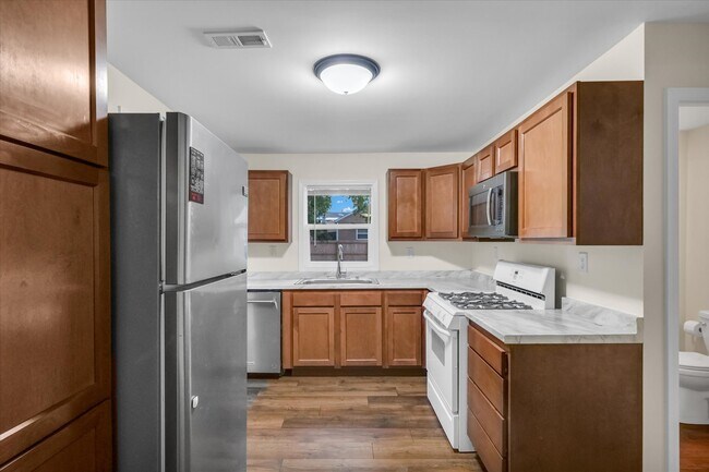 Building Photo - 1302 W Springfield Ave