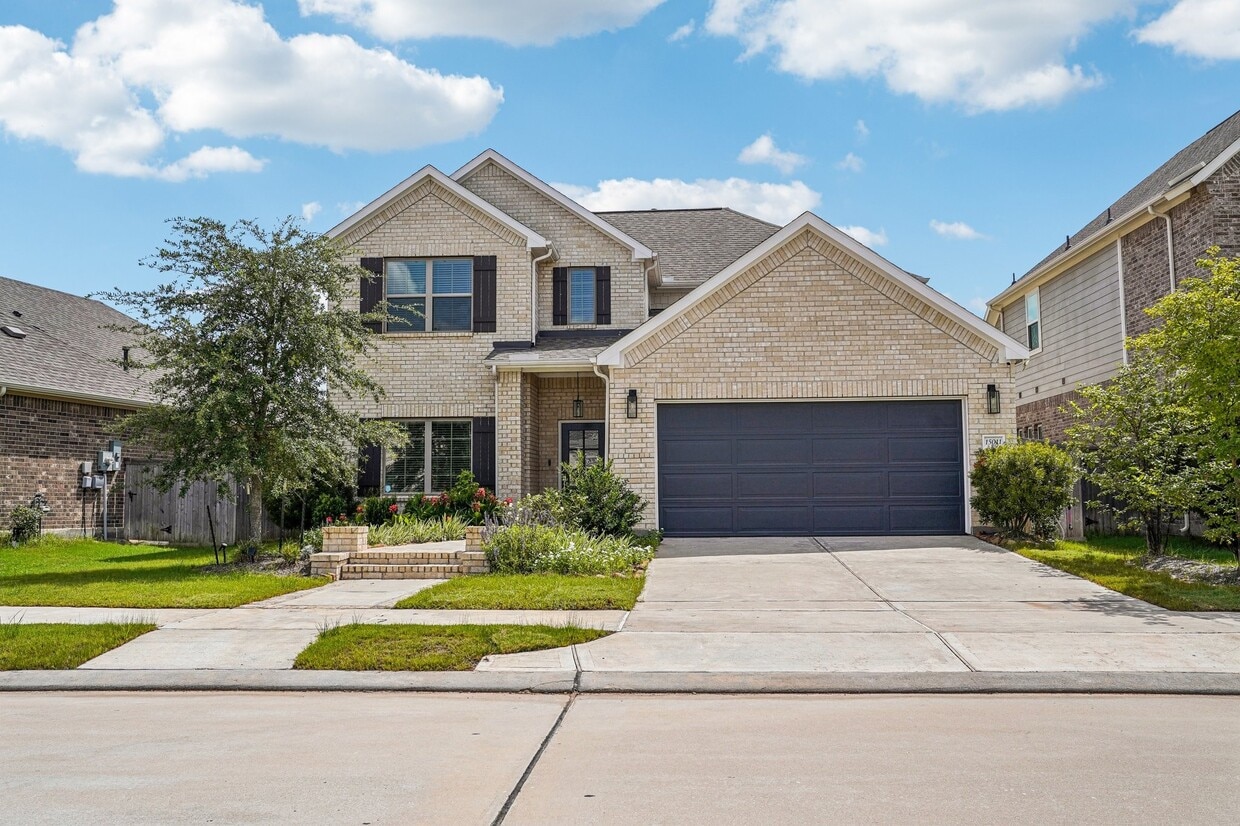 Primary Photo - 15011 Red Buckeye Dr