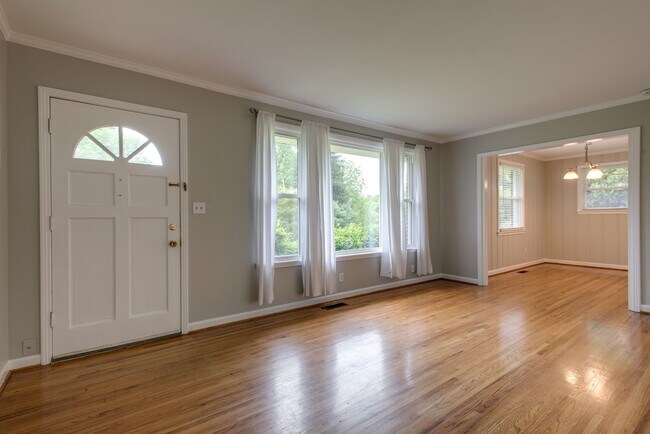 Building Photo - 4900 Salem Dr