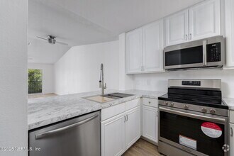 Building Photo - 19 Arbor Club Dr