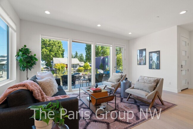 Foto del edificio - Stunning 2024 Built Downtown Kirkland Luxe Home for Rent! 3br/3.5ba/2410sf