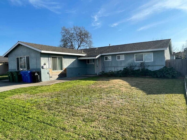 Foto del edificio - 8724 Halverson Dr