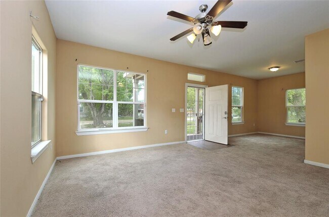 Building Photo - 407 Honeysuckle Dr