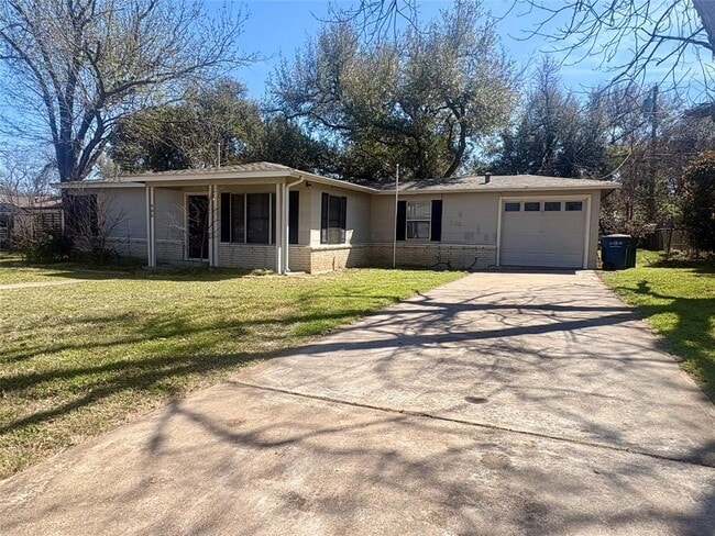 Building Photo - 905 Kirk St