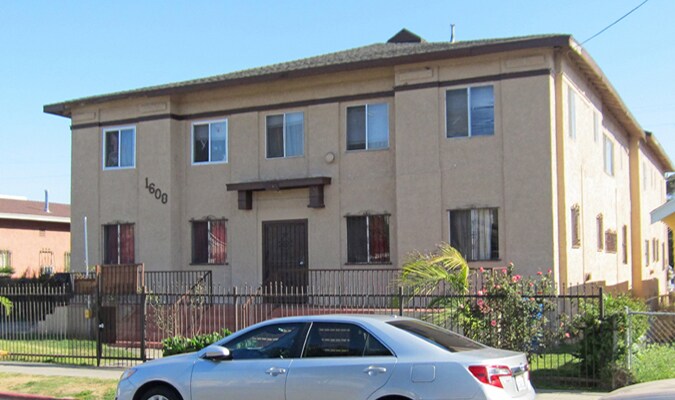 Building Photo - 1608 E 48th Pl