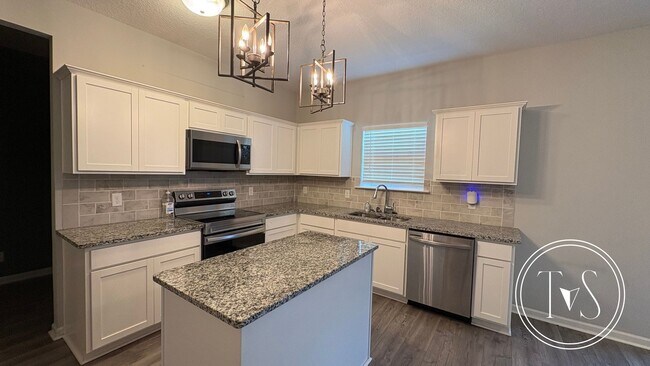 Foto del edificio - SUMMER MOVE-IN SPECIAL AND RATE DROP ALERT...