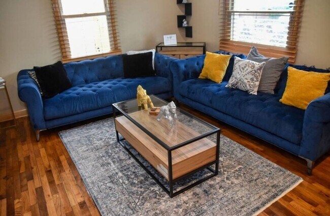 Foto del edificio - 1917 Taylor Ave