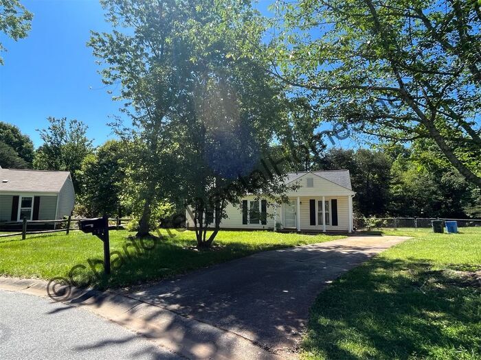 Primary Photo - Nice 3 bedroom 1.5 bathroom home in Mint Hill