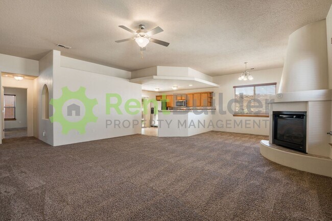 Foto del edificio - Model Perfect Living in Beautiful Loma Pinon