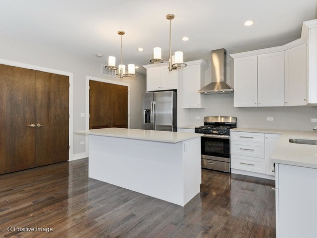 Building Photo - 6115 N Elston Ave