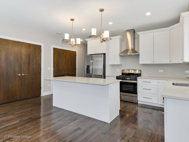 Foto del edificio - 6115 N Elston Ave
