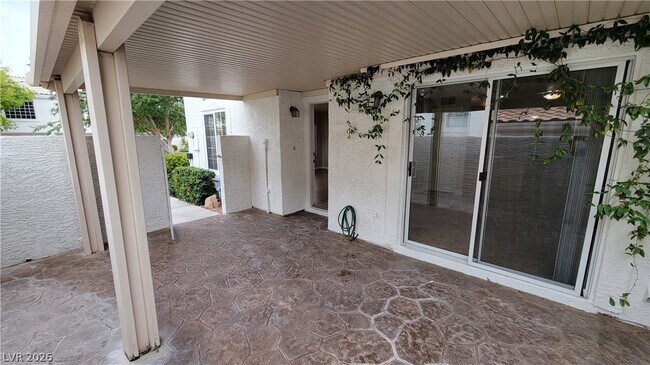 Foto del edificio - 453 Temple Canyon Pl