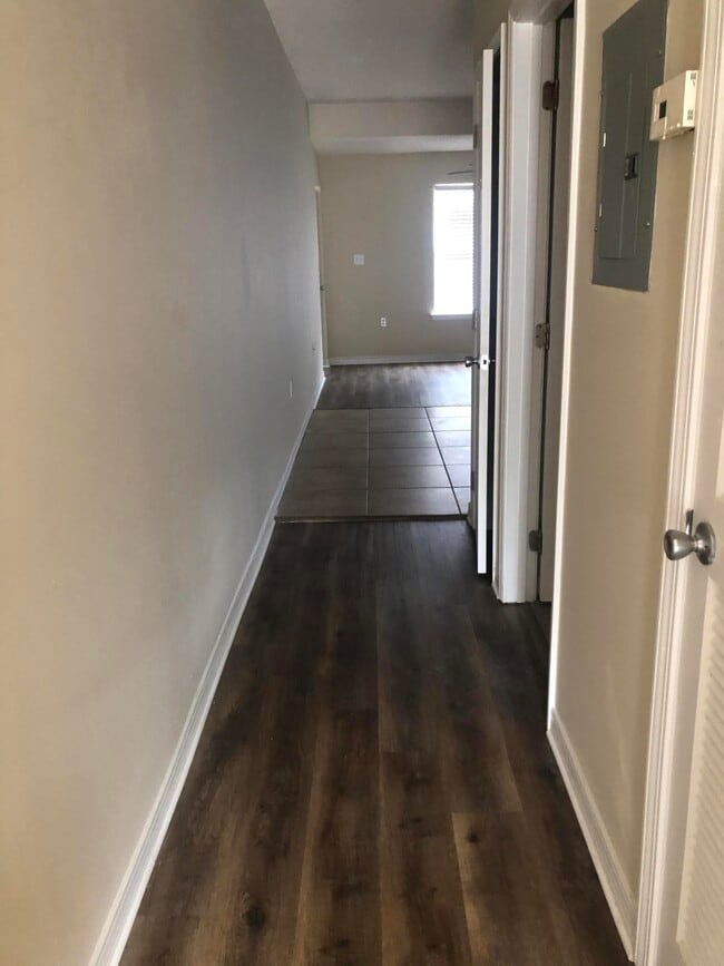 Building Photo - 53 Robys Dr