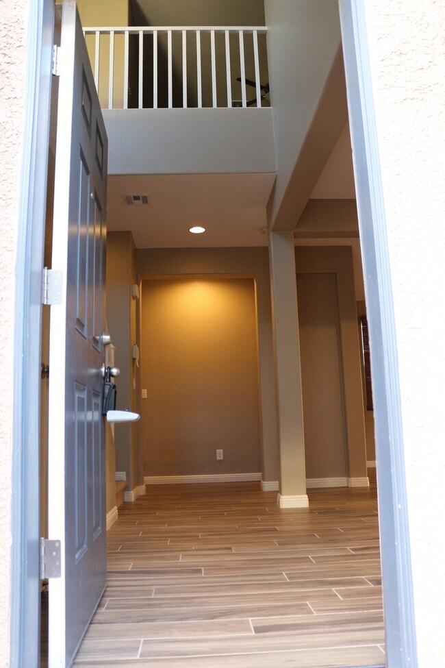 Building Photo - SHOWINGS AVAILABLE NOW