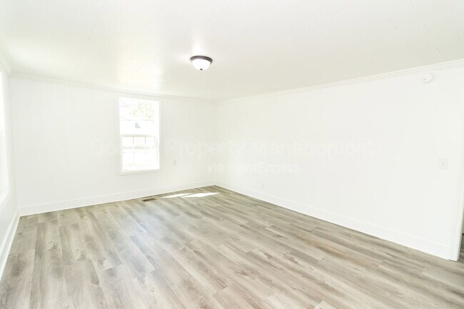 Building Photo - 108 Suggs St