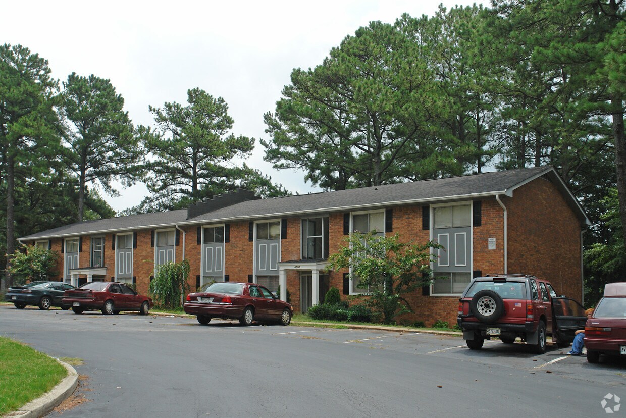 Primary Photo - Robin Court