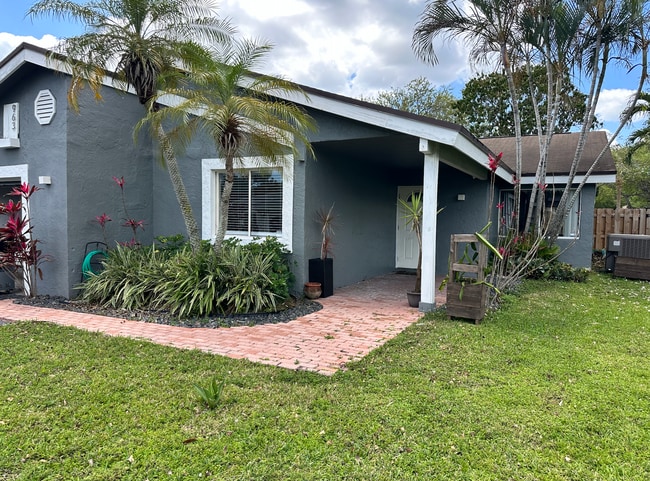 Building Photo - 963 NW 89th Ave