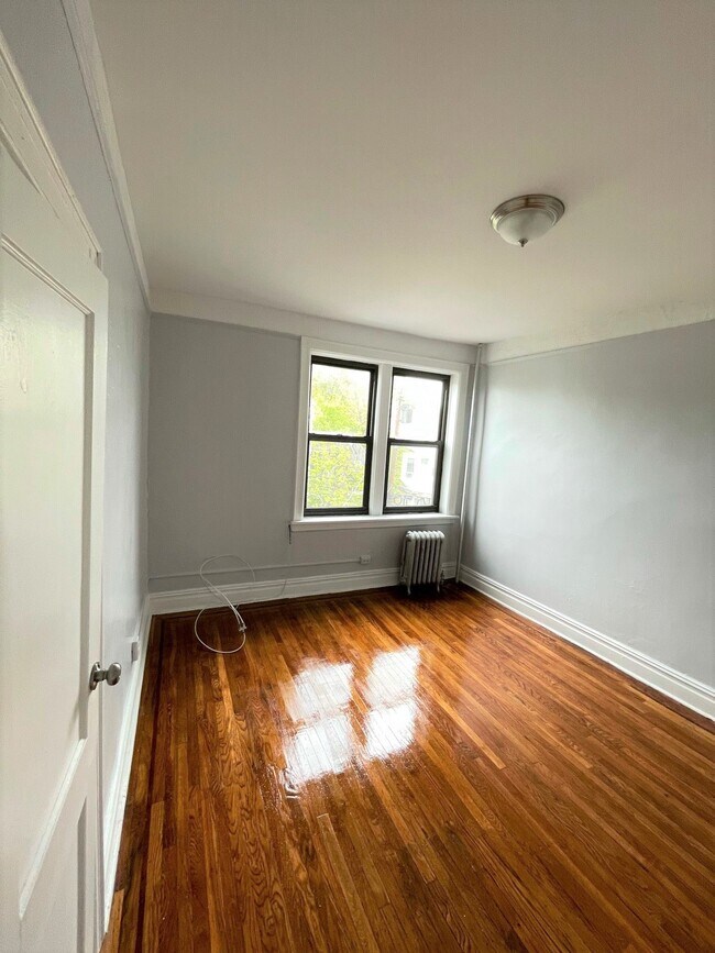 Building Photo - 930 Avenue C