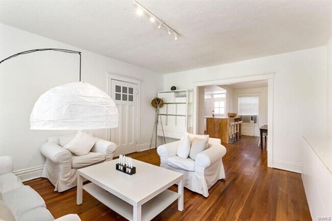 Foto del edificio - 6328 Northwood Ave