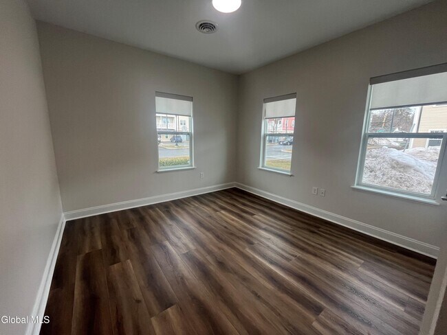 Foto del edificio - 60 Weibel Ave