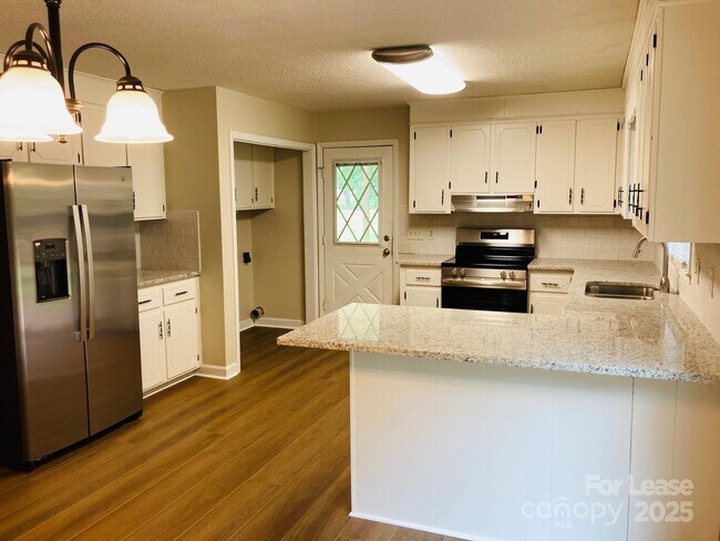 Foto del edificio - 7984 Secluded Ln