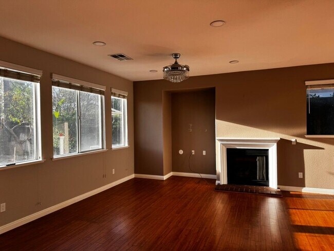 Foto del edificio - 8717 Timberwood Ct