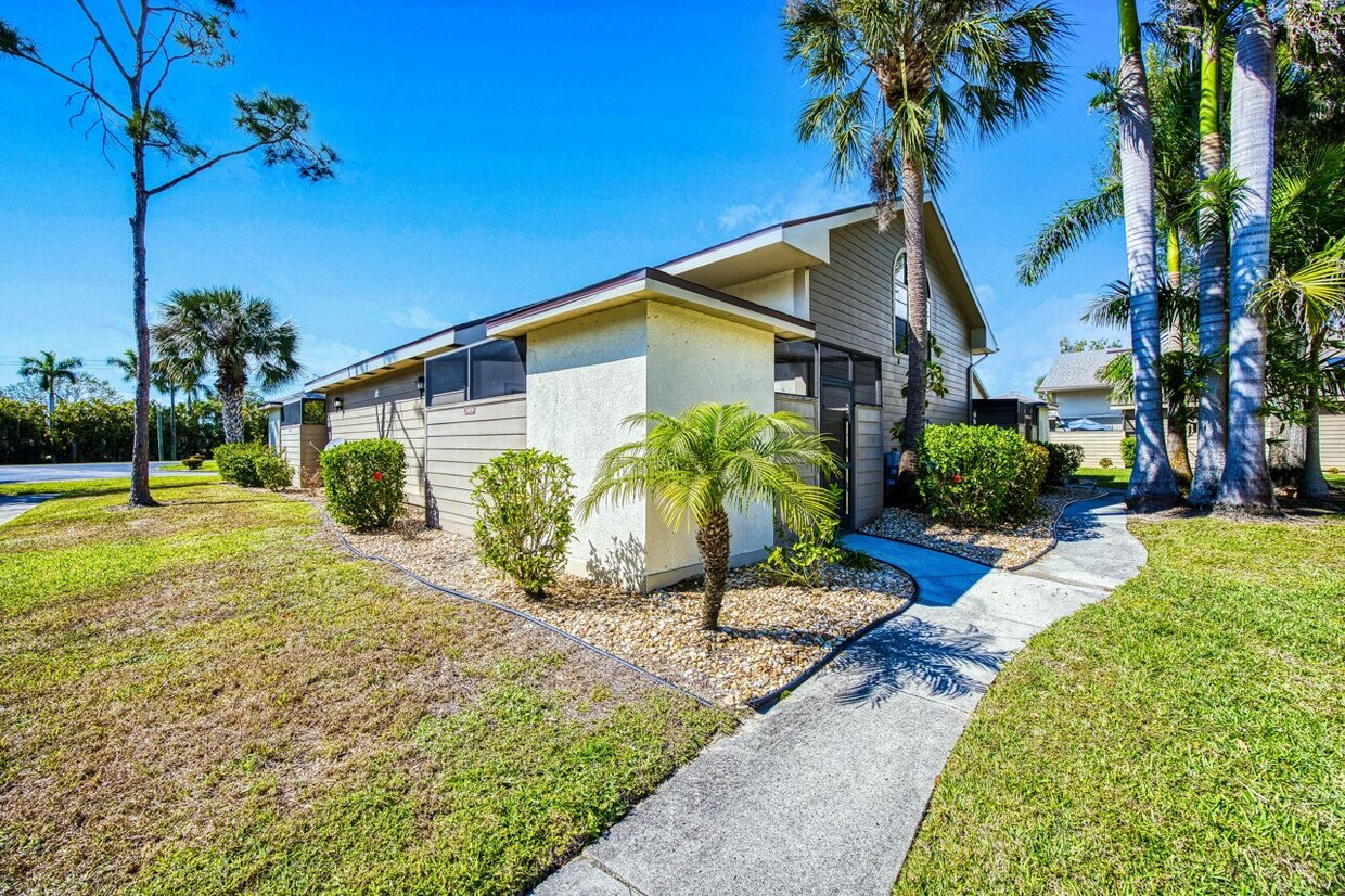 Entrance To Condo - 13303 Broadhurst Loop