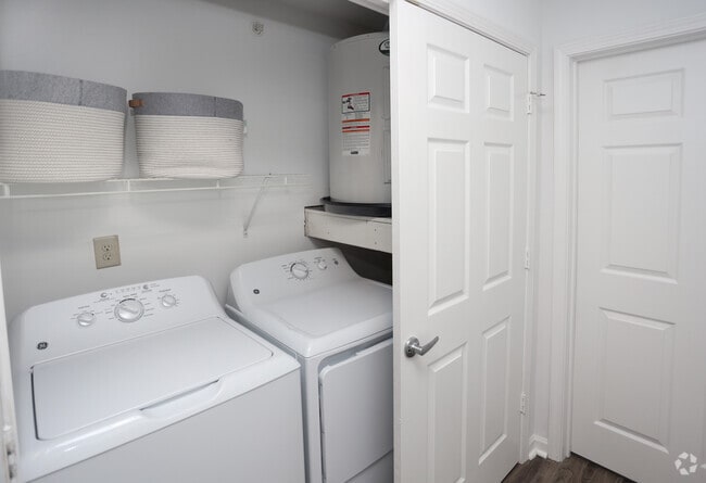 3BR, 3BA - 1200 SF - Muncie Varsity House