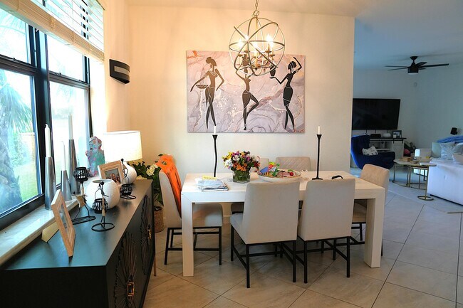 Foto del edificio - 13007 Anthorne Ln