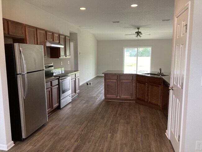 Building Photo - Beautiful 4Bd/2Ba home in Forest Hideaway ...