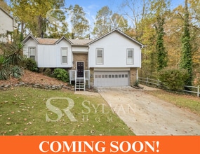 Building Photo - 2435 Burgundy Dr