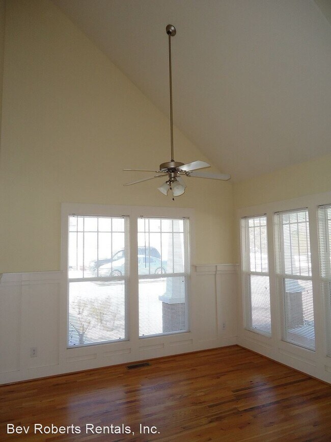 Building Photo - 3 br, 2.5 bath House - 220 Ruth Circle
