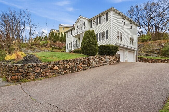 Building Photo - 11 Roseanna Park Dr