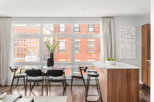 Foto del edificio - 2 br, 2 bath House - 440-440 Washington St