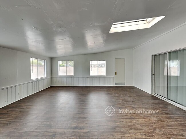 Foto del edificio - 2562 Heywood St