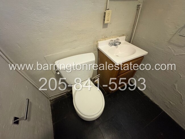 Building Photo - 337 Iota Ave S