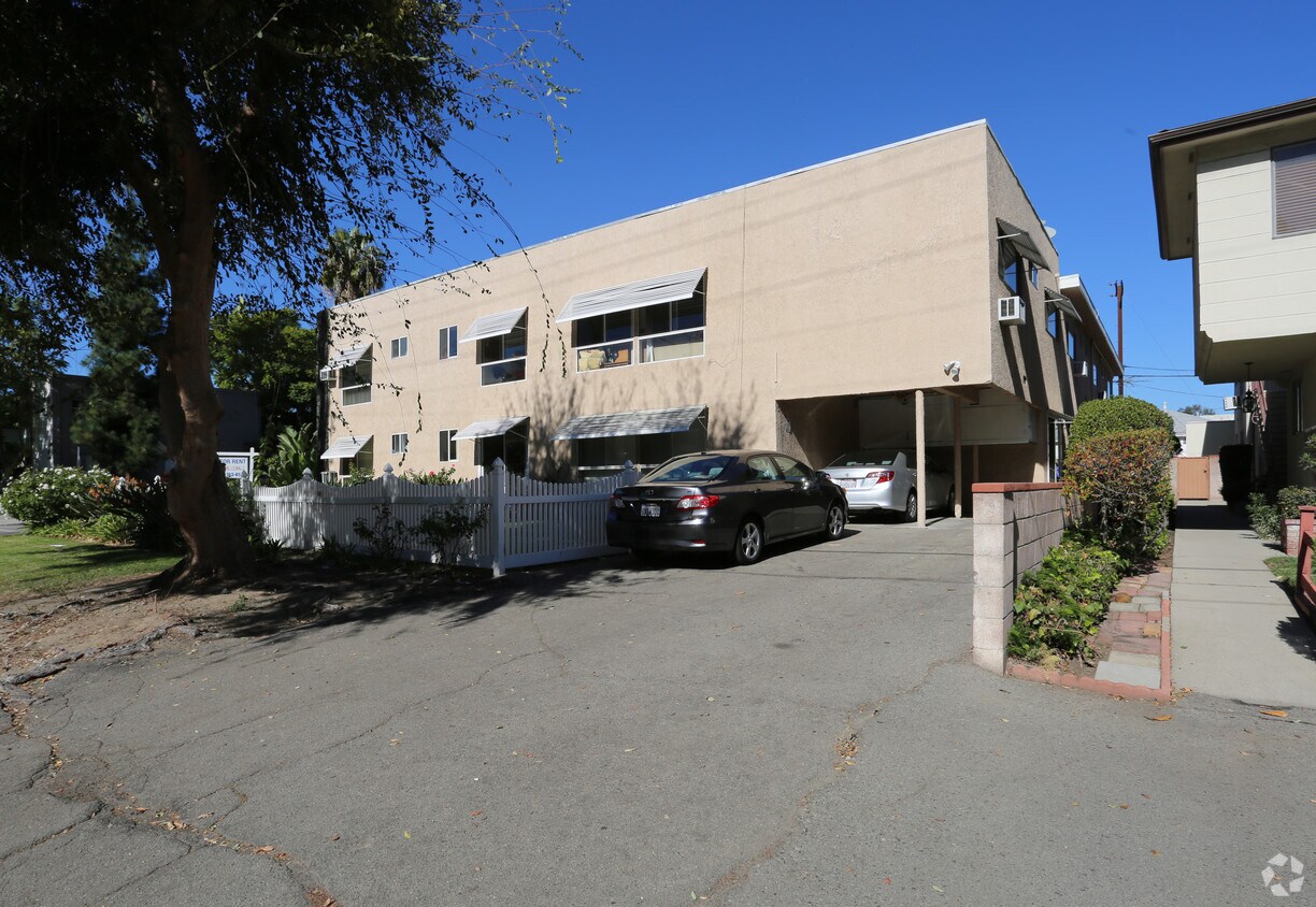 Building Photo - 4808 Riverton Ave