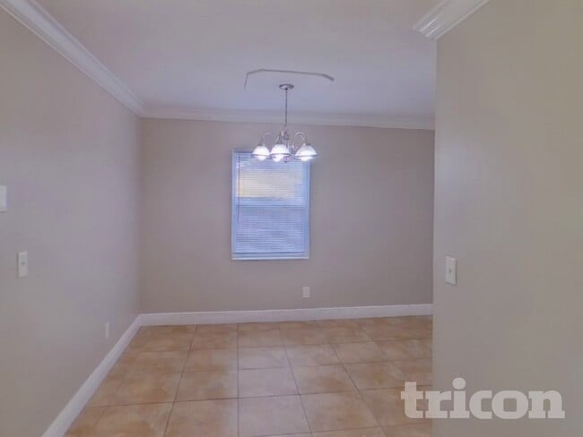 Foto del edificio - 563 Robin Hill Cir