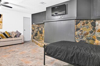 Building Photo - 1806 Clayton Dr