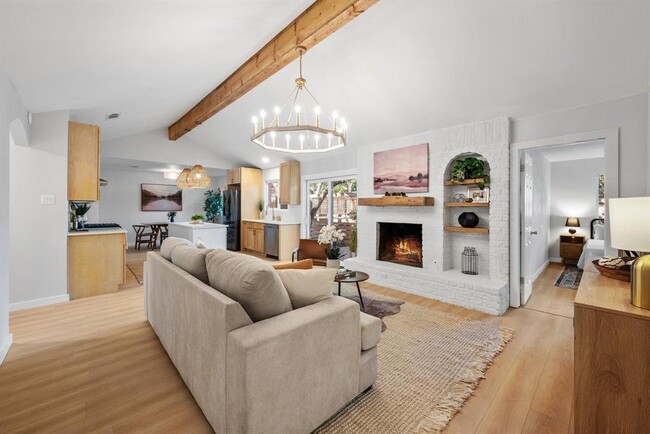 Building Photo - 902 Acorn Oaks Dr