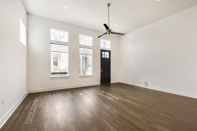 Foto del edificio - 4405 Night Owl Ln