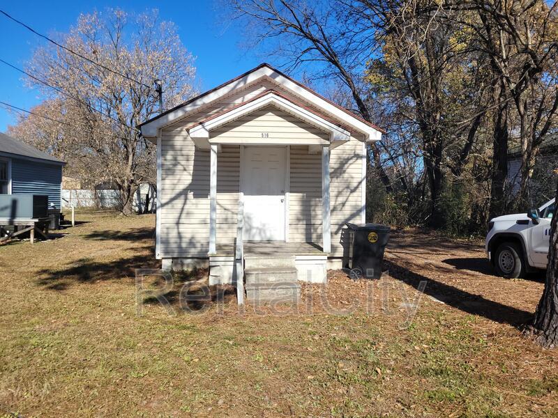 Primary Photo - 516 Brown St