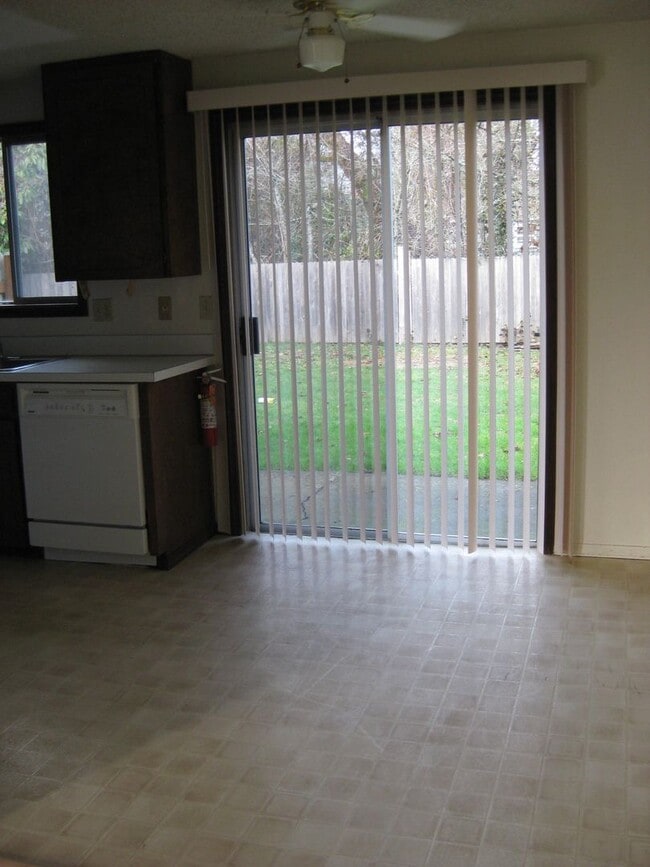 Building Photo - 2-Bedroom Townhouse in South Corvallis!